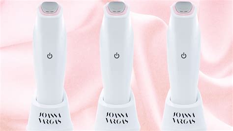Elevate Your Make-Up Routine with Jpahnx Vragas' Magic Glos Wand